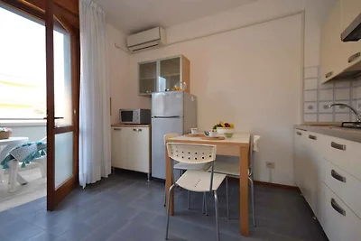 Studio mit Klimaanlage und Balkon