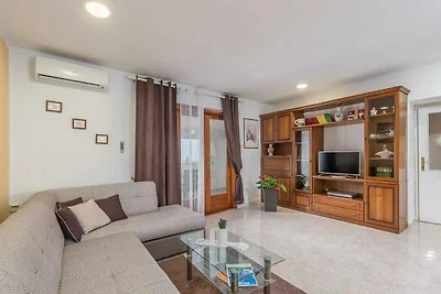 Ferienwohnung mit Pool und Garten zur gemeins