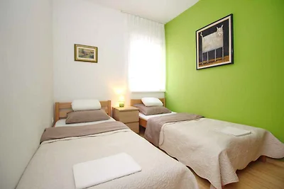 Ferienwohnung mit Terrasse und Klimaanage