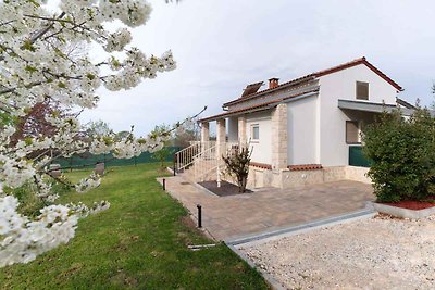 Ferienhaus mit Terrasse und Whirlpool