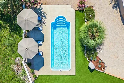 Villa mit Pool und Garten