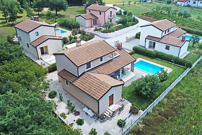Villa mit Pool und Klimaanlage