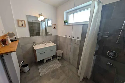 Ferienwohnung mit Klimaanlage, WLAN und Ausbl