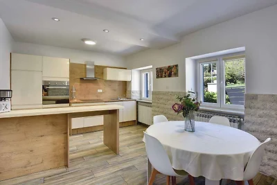 FerienWohnung mit Pool und Sonnenliegen