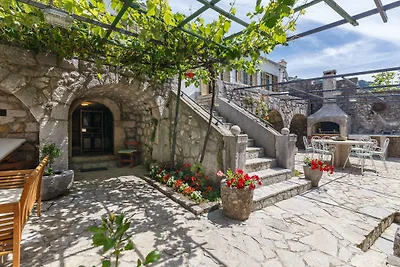 Ferienhaus mit Pool und Grill