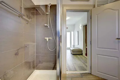 FerienWohnung mit Pool und Sonnenliegen