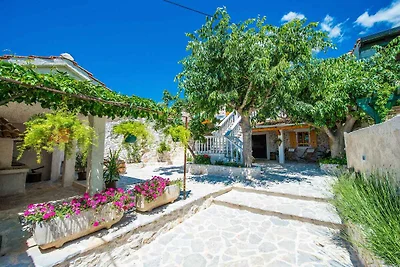 Komfortables Ferienhaus Lupe in Sukošan mit G