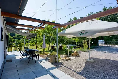 Ferienhaus mit Whirlpool und eingezäuntem