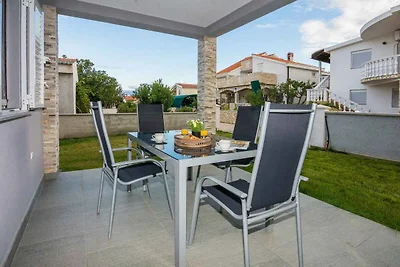 Ferienwohnung mit Terrasse und Grill