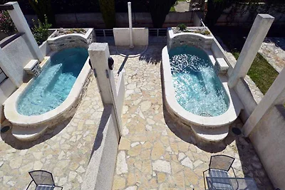 Ferienhaus mit Pool und Klimaanlage