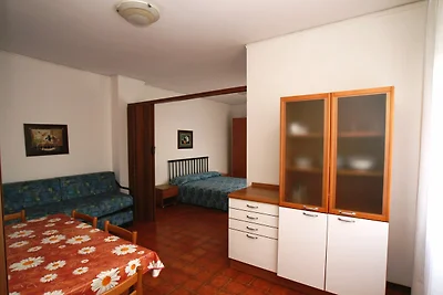 Ferienwohnung mit Balkon, nur 150m vom Meer