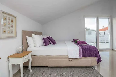 Ferienwohnung mit Klimaanlage und Balkon