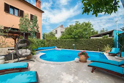 Ferienwohnung mit Swimmingpool und Parkplatz