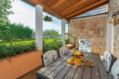 Villa mit Pool und Garten