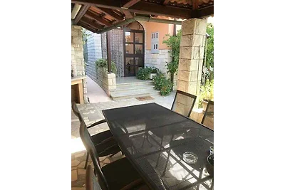 Ferienwohnung mit Swimmingpool und Parkplatz