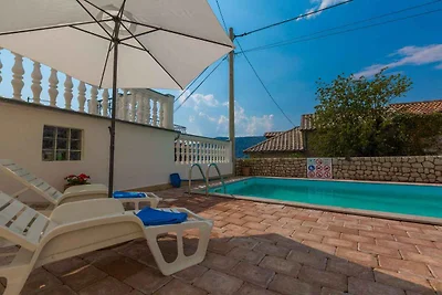 Ferienhaus mit Pool und Klimaanlage