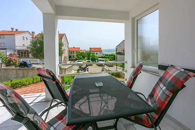 Ferienwohnung mit privater Terrasse zum