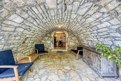 Villa mit Pool und Meerblick