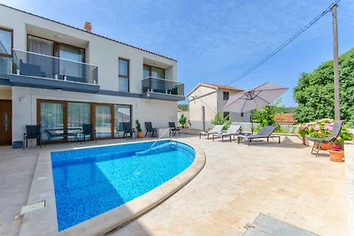 Ferienwohnung mit Klimaanlage und Aussenpool