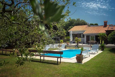 Ferienhaus mit Pool und Grill, am Meer
