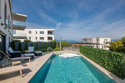 Ferienwohnung mit privatem Pool und Meerblick