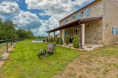 Villa mit Garten und Privatpool