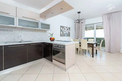 Modern eingerichtetes Apartment für vier Pers