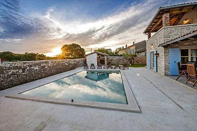 Villa mit Pool und Klimaanlage
