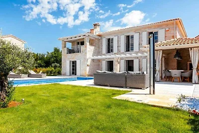 Villa mit Klimaanlage und Pool