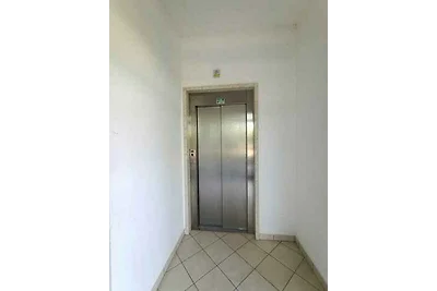 Studio mit Balkon und Klimaanlage