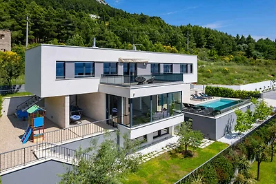 Ferienhaus mit Aussenpool