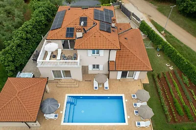 Villa mit Klimaanlage und Pool