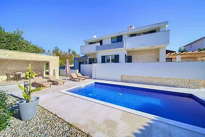 Villa mit Pool