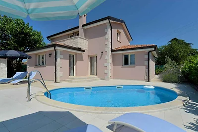 Villa mit Pool und Klimaanlage