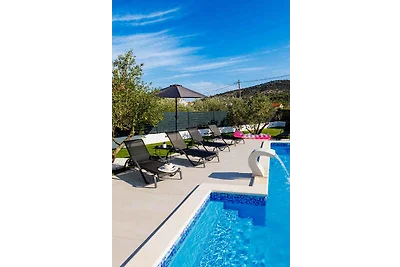 Traumhafte Villa in Vinišće mit eigenem Pool 