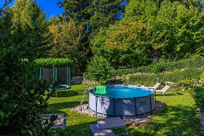 Ferienhaus mit Whirlpool und Garten