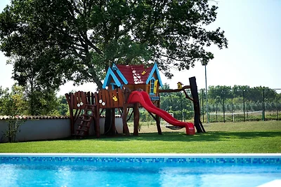 Villa mit Pool, Sauna, privatem Tennis- und