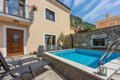 Ferienhaus mit Pool, Sauna und Grill