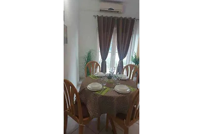 Ferienwohnung mit Klimaanlage, Balkon und