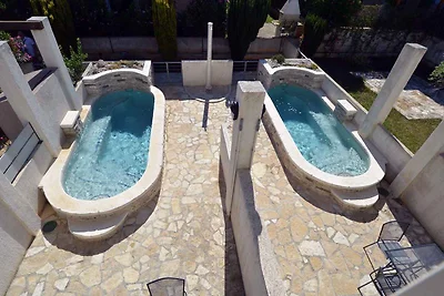 Ferienhaus mit Pool und Klimaanlage