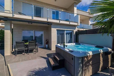 Ferienhaus mit Swimmingpool und Meerblick
