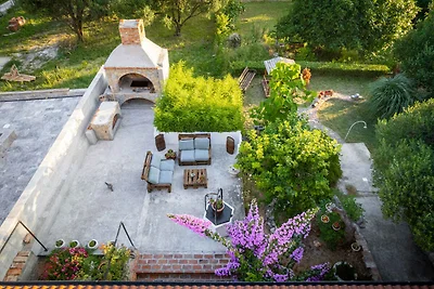 Gemütliches Gartenhaus in Mundanije auf der I