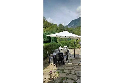 Ferienhaus In ruhiger Lage in den Bergen am R