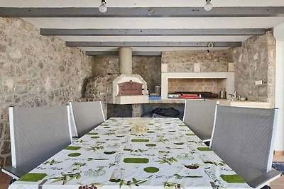 Villa mit Pool und Meerblick