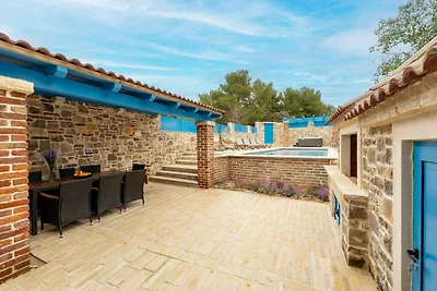 Ferienhaus mit grosser Terrasse und 2 Bäder