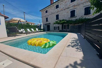 Villa mit Pool und Klimaanlage