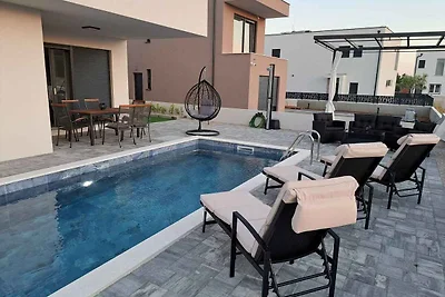 Ferienhaus mit Pool-Anlage und Klimaanlage