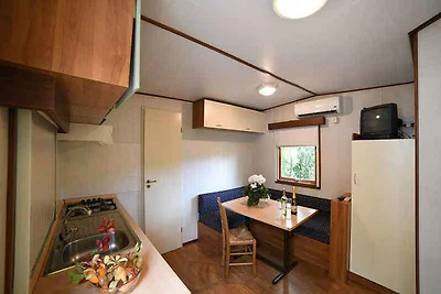 Bungalow mit Veranda und Pool