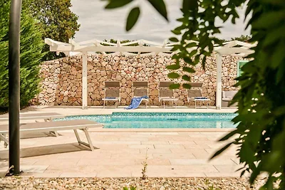 Villa mit Klimaanlage und Aussenpool