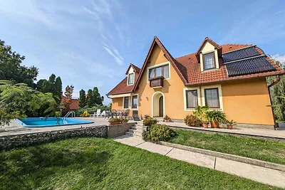 Ferienhaus mit Aussenpool, Grill und grossem